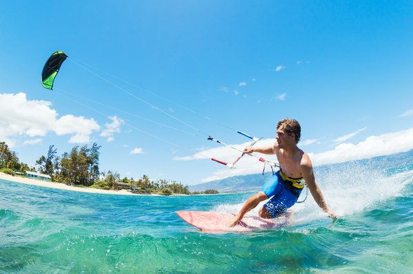 Choisir la meilleure école de kitesurf à Quiberon pour progresser rapidement